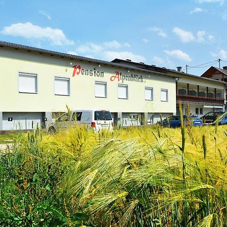 Alpenblick - Modernes Und Grosszuegiges Apartment Villach Esterno foto
