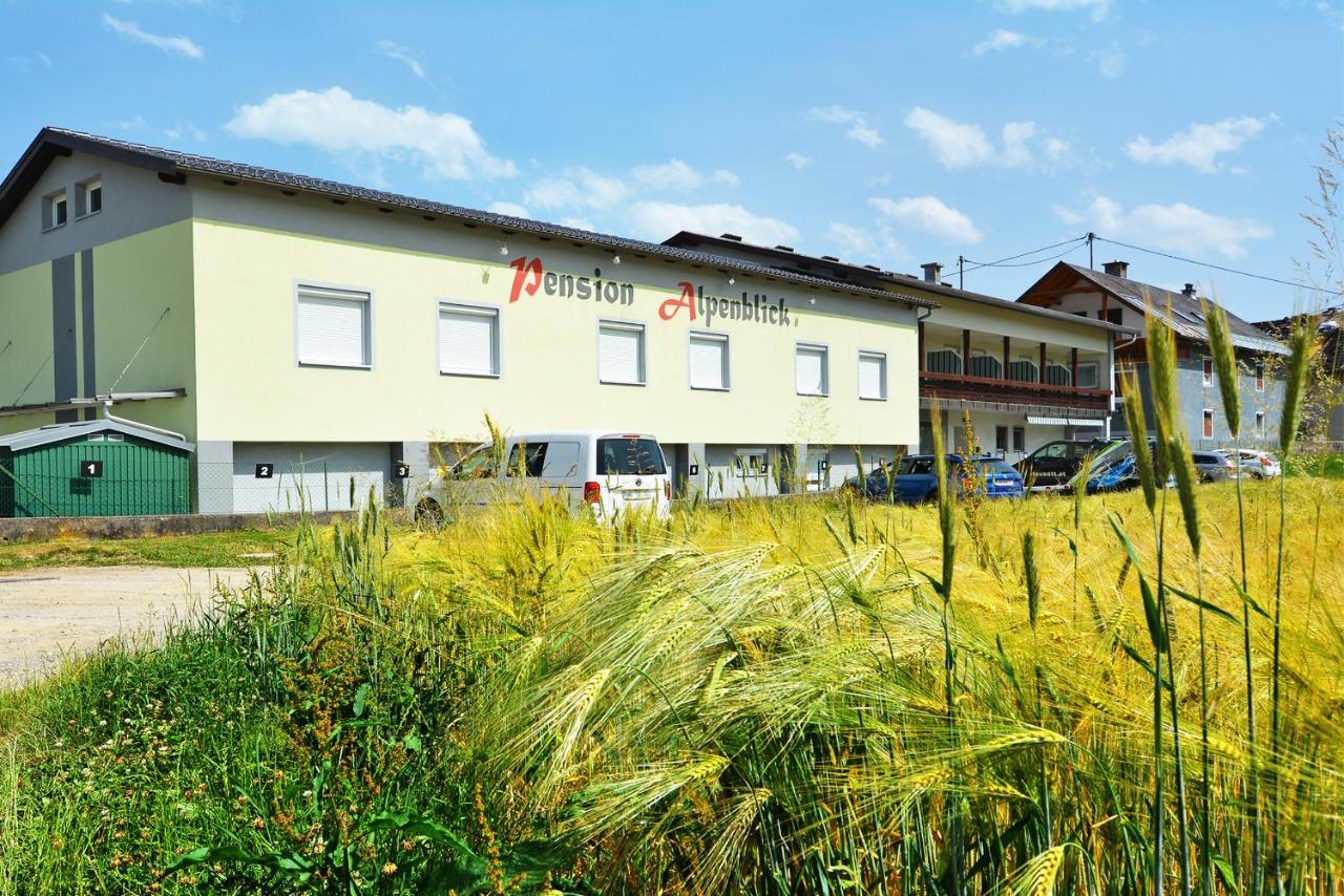 Alpenblick - Modernes Und Grosszuegiges Apartment Villach Esterno foto