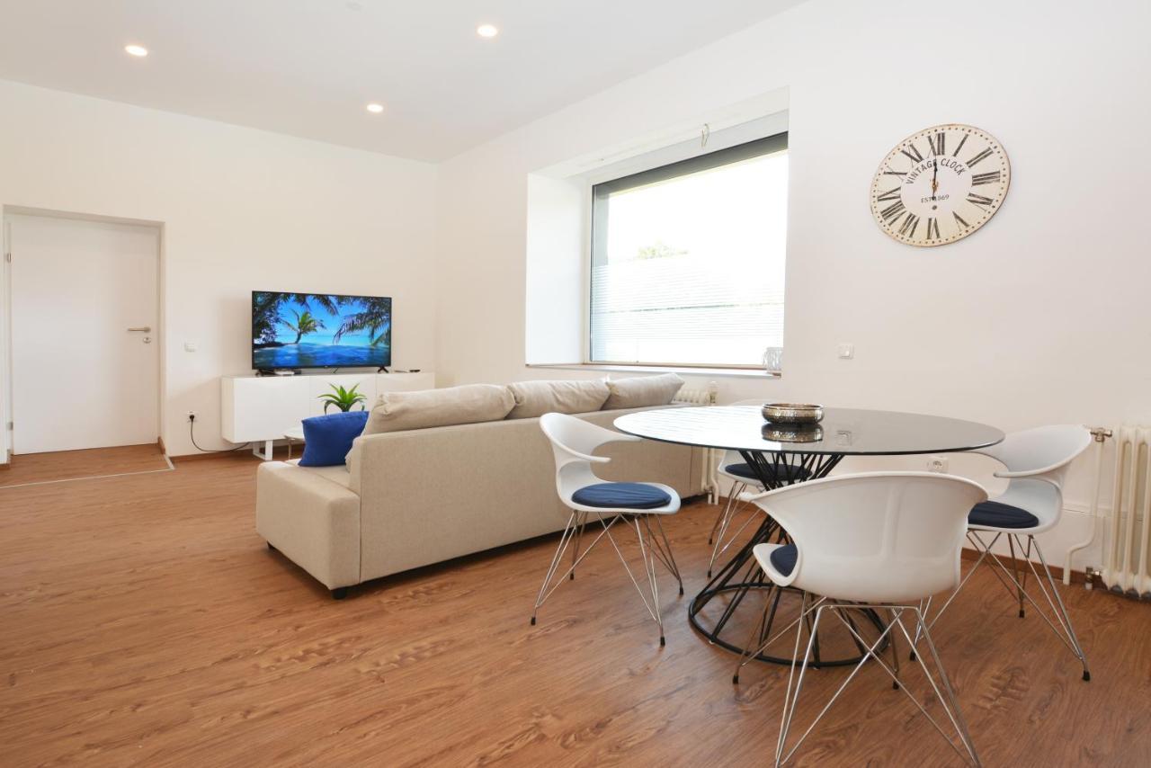 Alpenblick - Modernes Und Grosszuegiges Apartment Villach Esterno foto