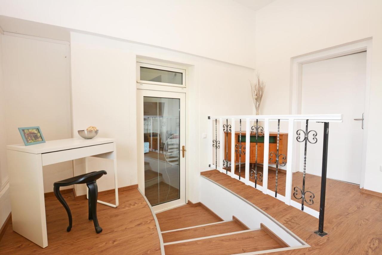 Alpenblick - Modernes Und Grosszuegiges Apartment Villach Esterno foto